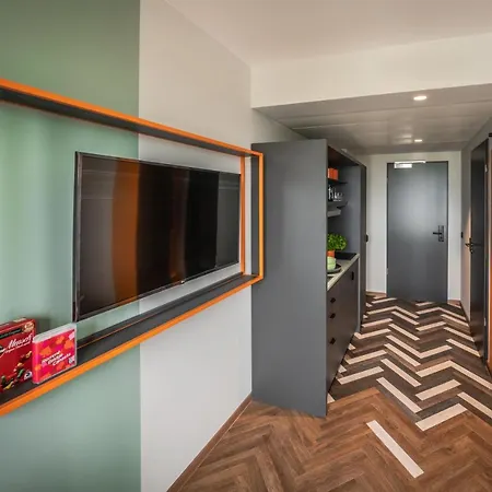 Hotel Loginn Airport 3*