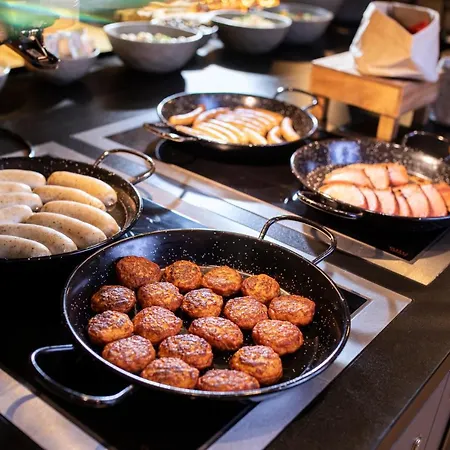 Loginn Airport Hotel 3*