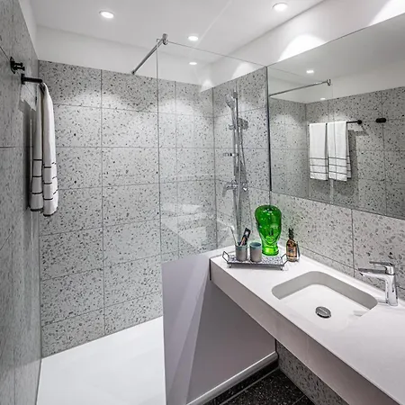 Loginn Airport Hotel 3*