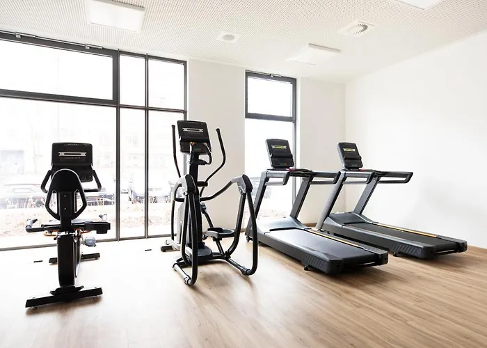 فندق Loginn Airport 3*