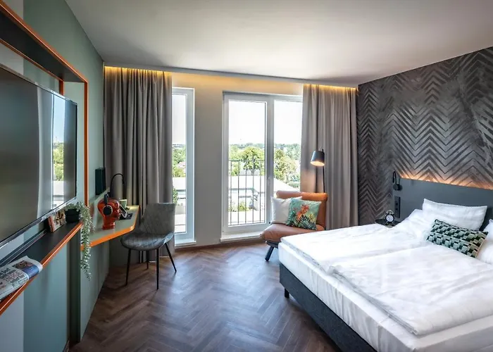 Hotel Loginn Airport 3*