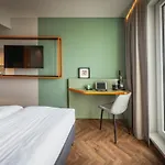 Loginn Airport Hotell 3*