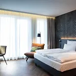 Loginn Airport Hotell 3*