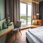 Loginn Airport Hotell 3*