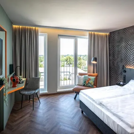 Hotel Loginn Airport 4*