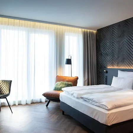 Loginn Airport Hotel 4*