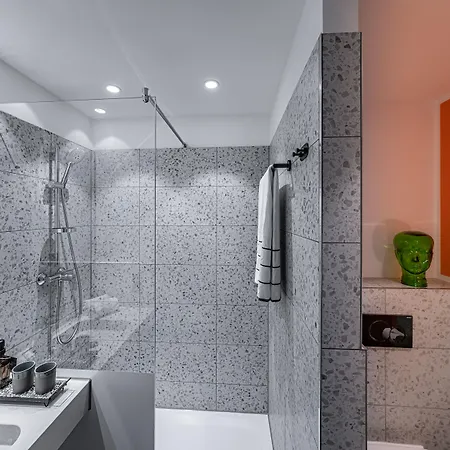 Hotel Loginn Airport 3*