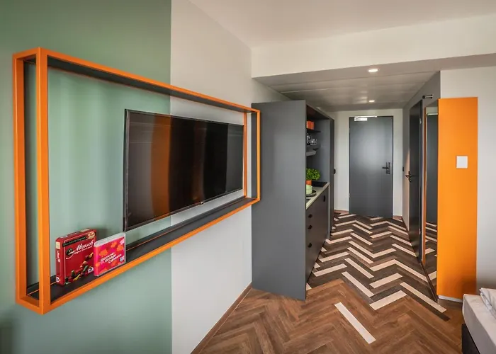 Hotel Loginn Airport 3*