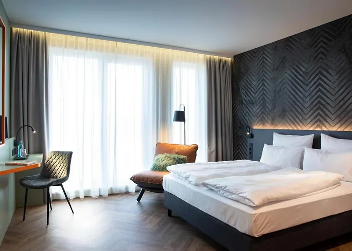 Loginn Airport Hotel 3*