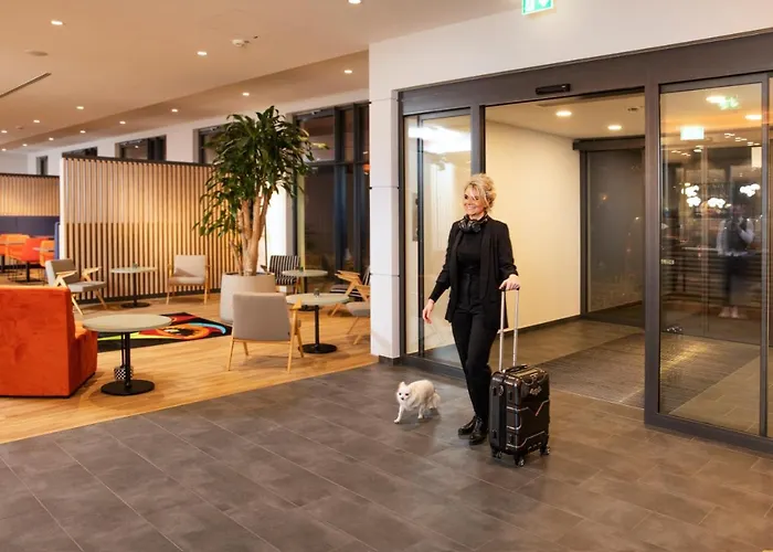 Loginn Airport Hotel 3*