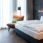 Loginn Airport ベルリン