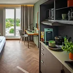 Loginn Airport ホテル