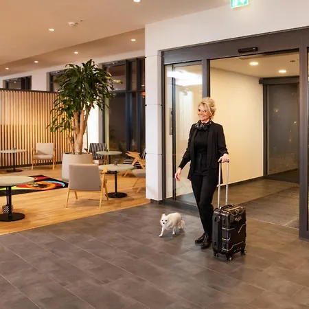 Loginn Airport Hotel 3*